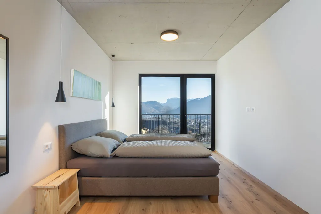 Schlafzimmer mit Balkon und Schlernblick